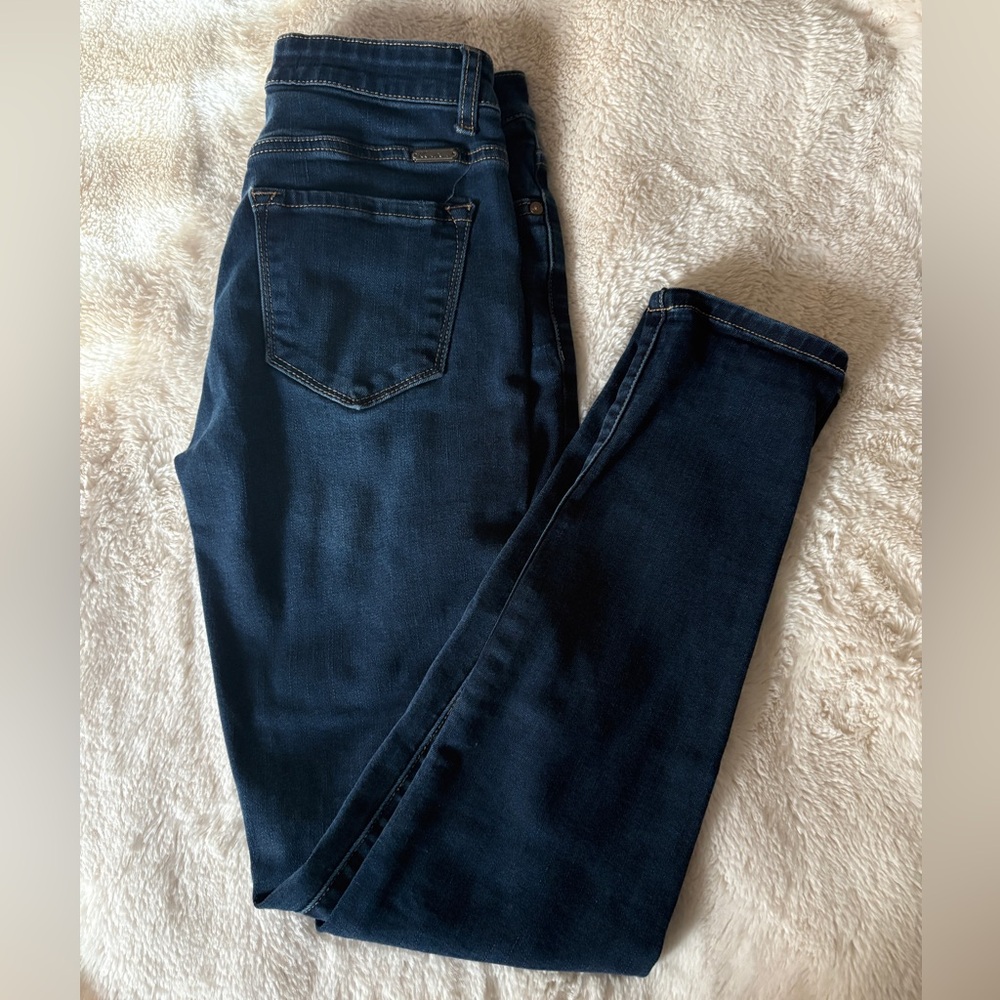 KanCan stretchy size 26 Jeans